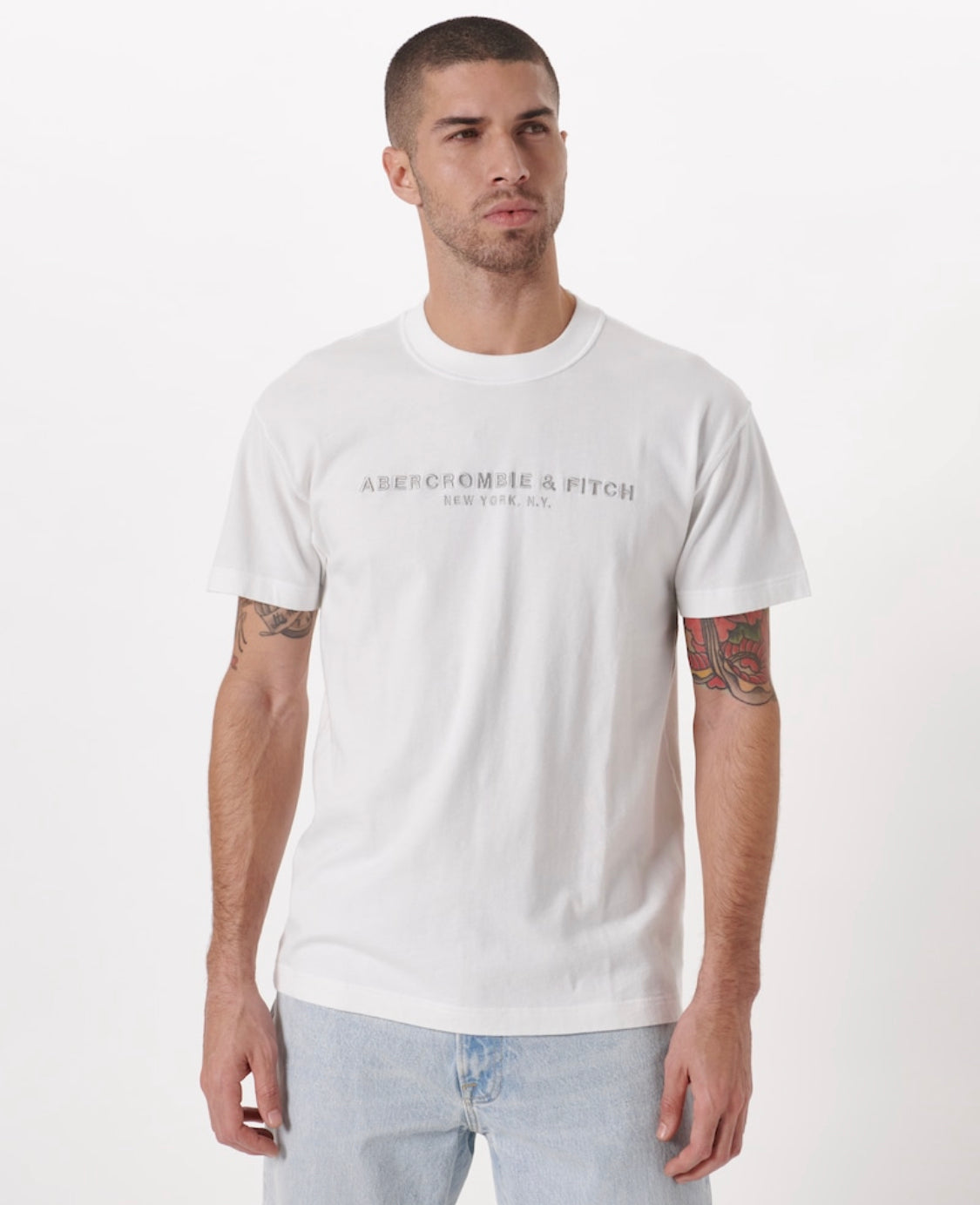 T-shirt à logo brodé ton sur ton