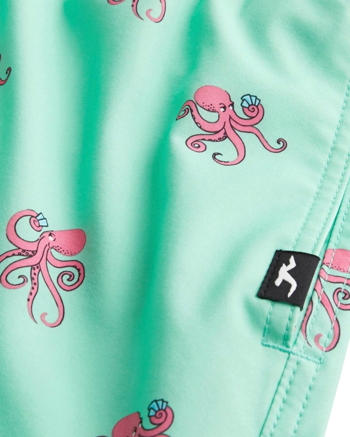 Short de bain style volley en tissu gaufré longueur mi-cuisse