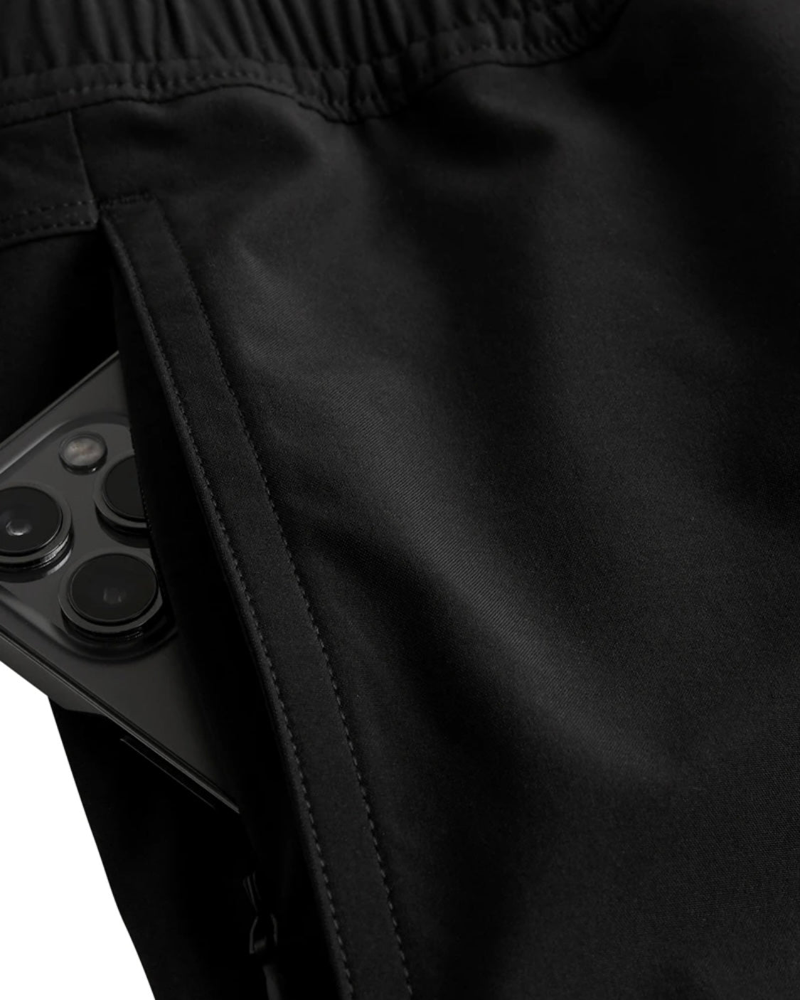 Short de bain style volley en tissu gaufré longueur mi-cuisse