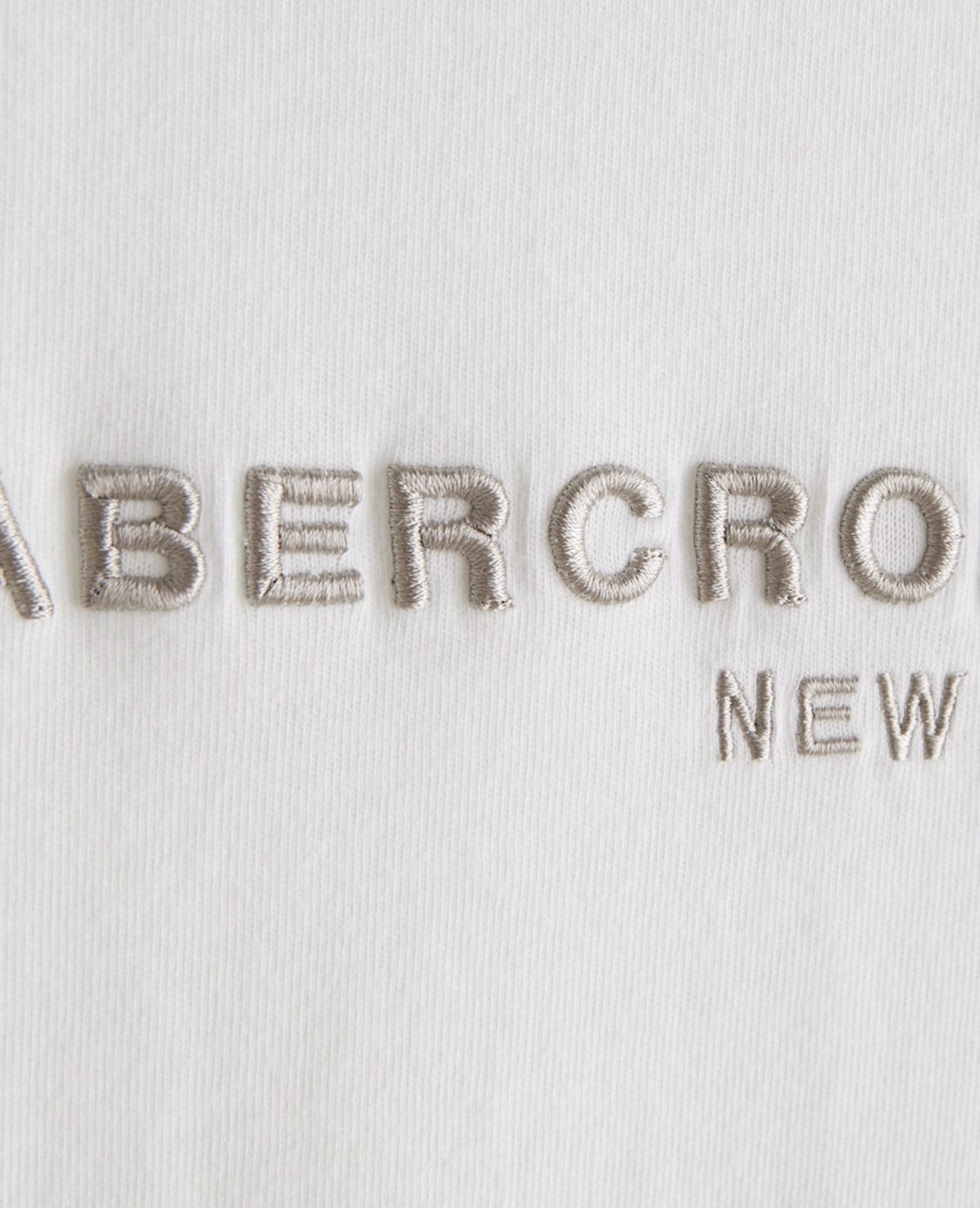 T-shirt à logo brodé ton sur ton