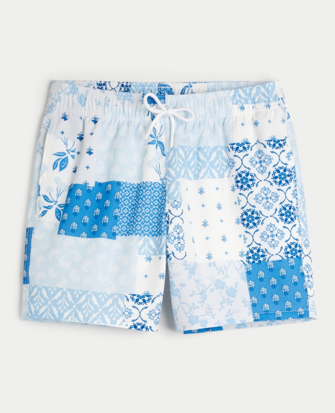 Short de bain style volley en tissu gaufré longueur mi-cuisse