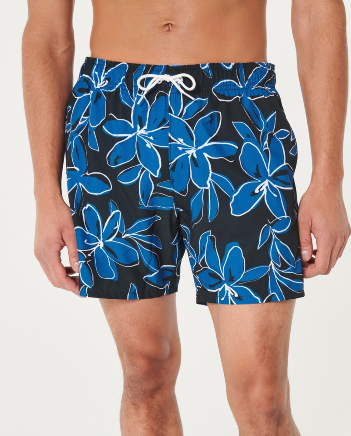 Short de bain style volley en tissu gaufré longueur mi-cuisse